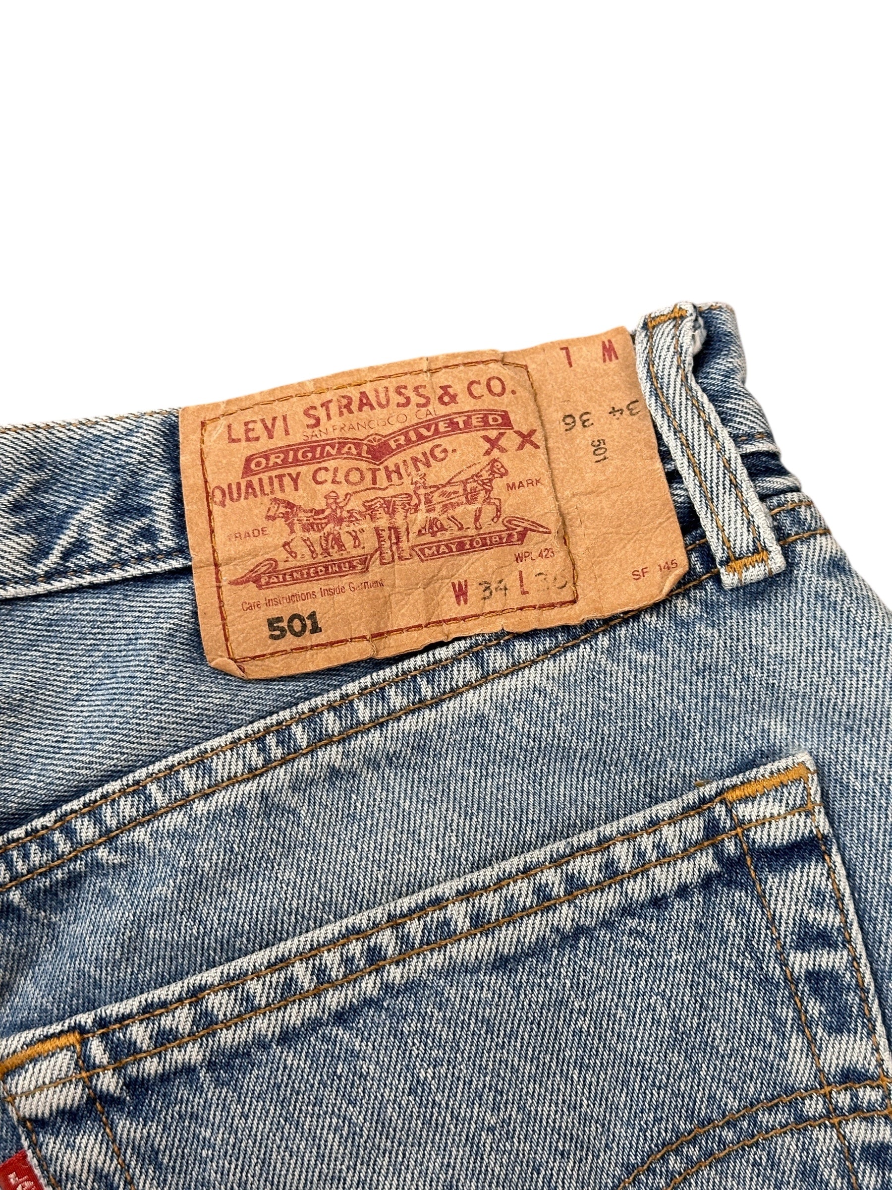 1990s Levi’s 501 Short Jeans vintage W34
