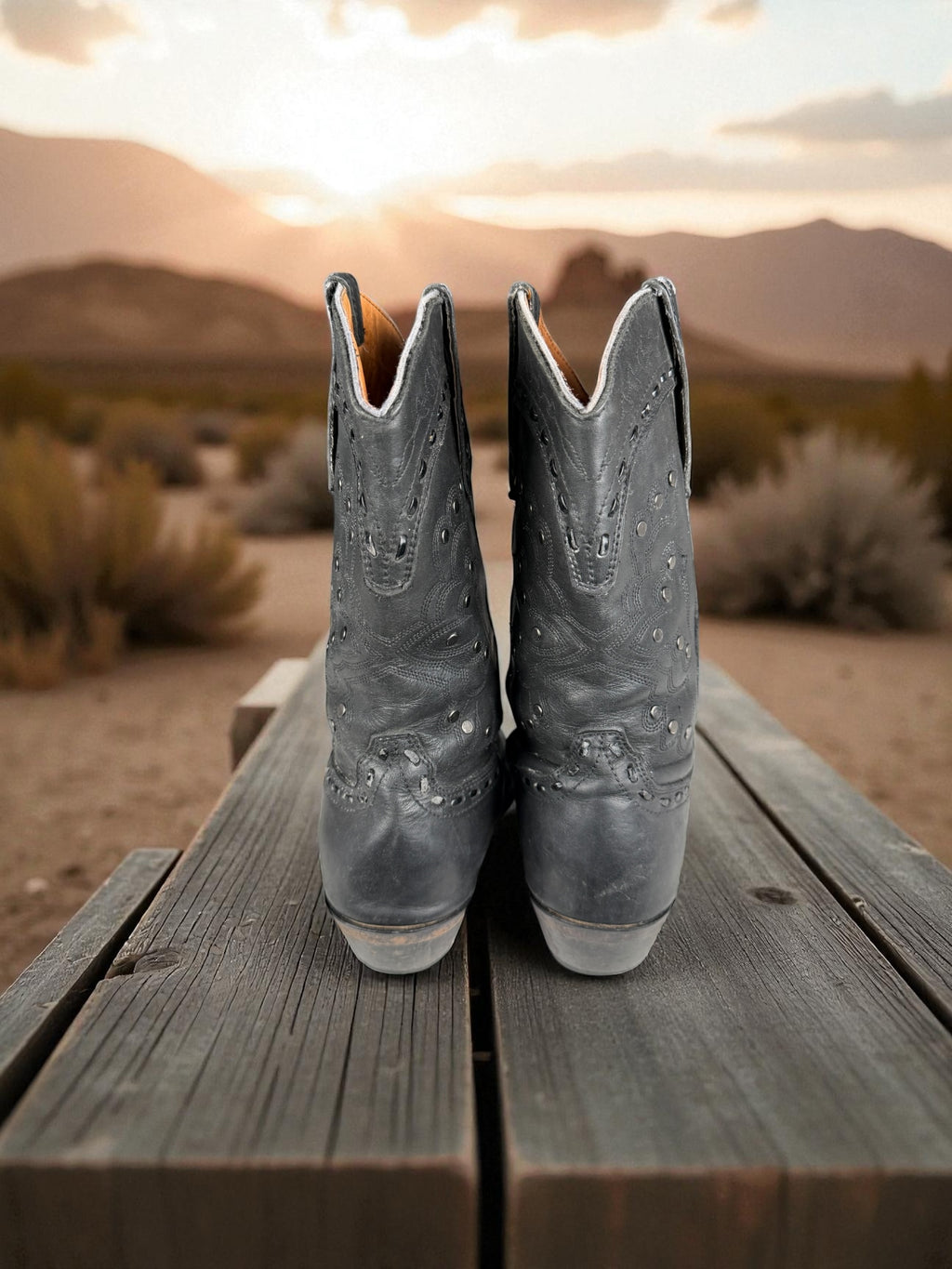 Vintage Western Boots Schwarz Leder Nieten | EU 40–41
