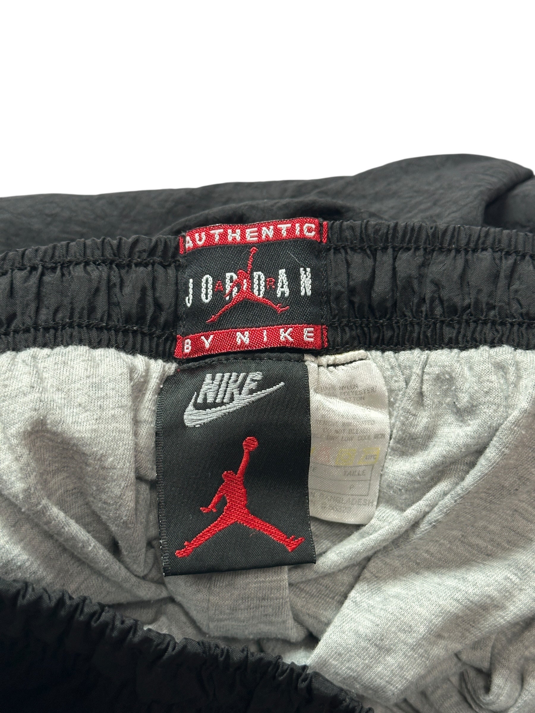 1980s Air Jordan Trackpants Schwarz Rot | Vintage Basketball Hose S